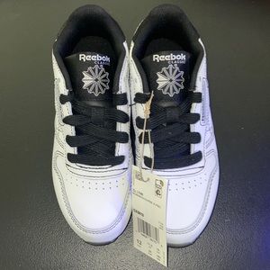 Kids Unisex White and black Reebok Classics.